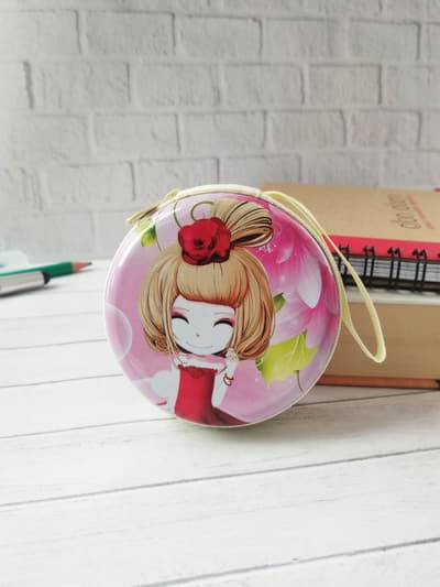 Модний чохол для навушників з дівчинкою аніме з квіткою рожевий. Зображення товару, вид 1