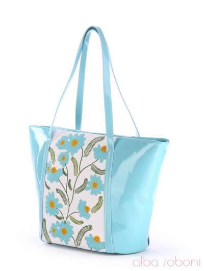 Брендова сумка з вышивкою, модель 170036 блакитний-білий. Зображення товару, вид збоку.