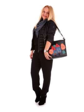 Молодіжна сумка через плече з вышивкою, модель 172427 чорний. Зображення товару, вид збоку.