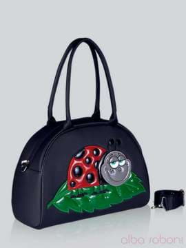 Молодіжна сумка - саквояж з вышивкою, модель 141502 чорний. Зображення товару, вид збоку.