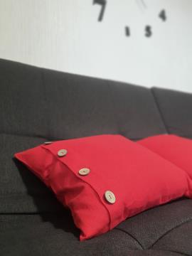 Фото товара: декоративна лляна подушка червона. Фото - 1.