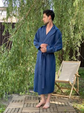 Фото товара: чоловічий лляний халат з каптуром синій. Вид 2.