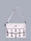 Літня сумка - рюкзак з вышивкою, модель 150772 білий. Зображення товару, вид спереду.